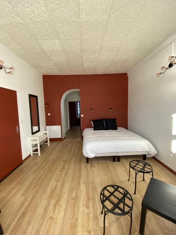 Hotel La Bonne Hotesse Шамбон-сюр-Лак Екстериор снимка
