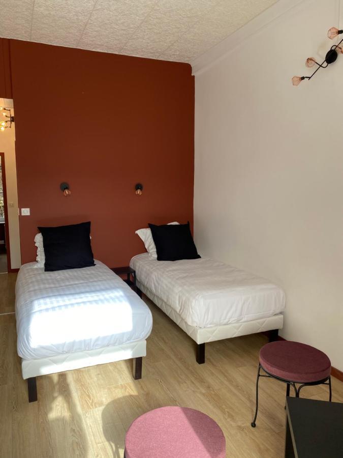 Hotel La Bonne Hotesse Шамбон-сюр-Лак Екстериор снимка