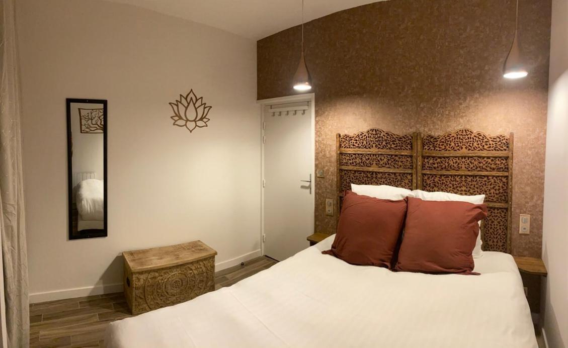 Hotel La Bonne Hotesse Шамбон-сюр-Лак Екстериор снимка
