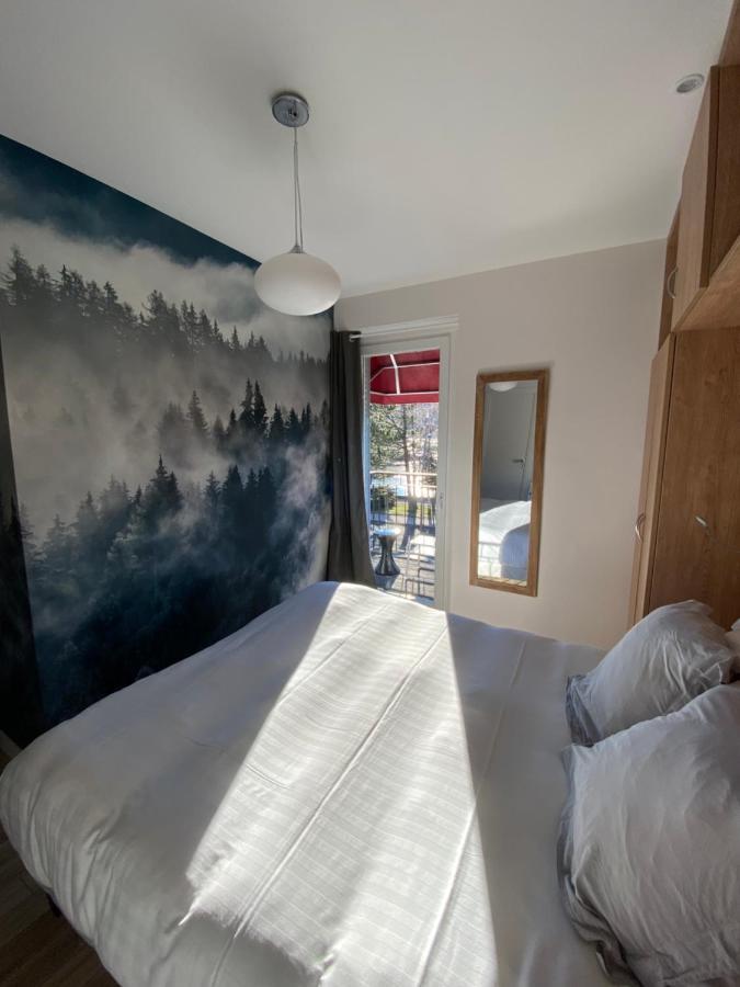Hotel La Bonne Hotesse Шамбон-сюр-Лак Екстериор снимка