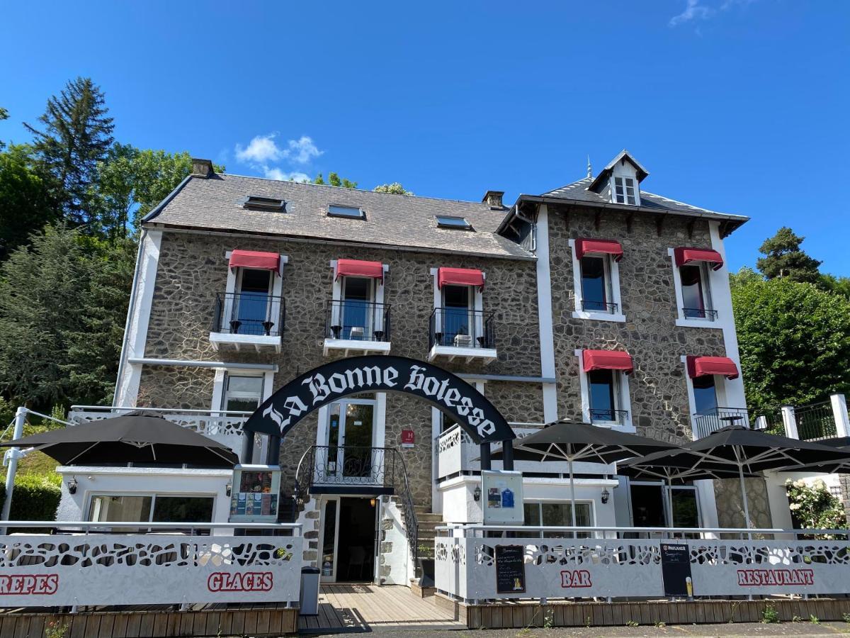 Hotel La Bonne Hotesse Шамбон-сюр-Лак Екстериор снимка