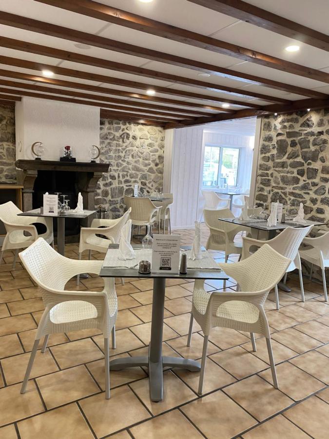 Hotel La Bonne Hotesse Шамбон-сюр-Лак Екстериор снимка