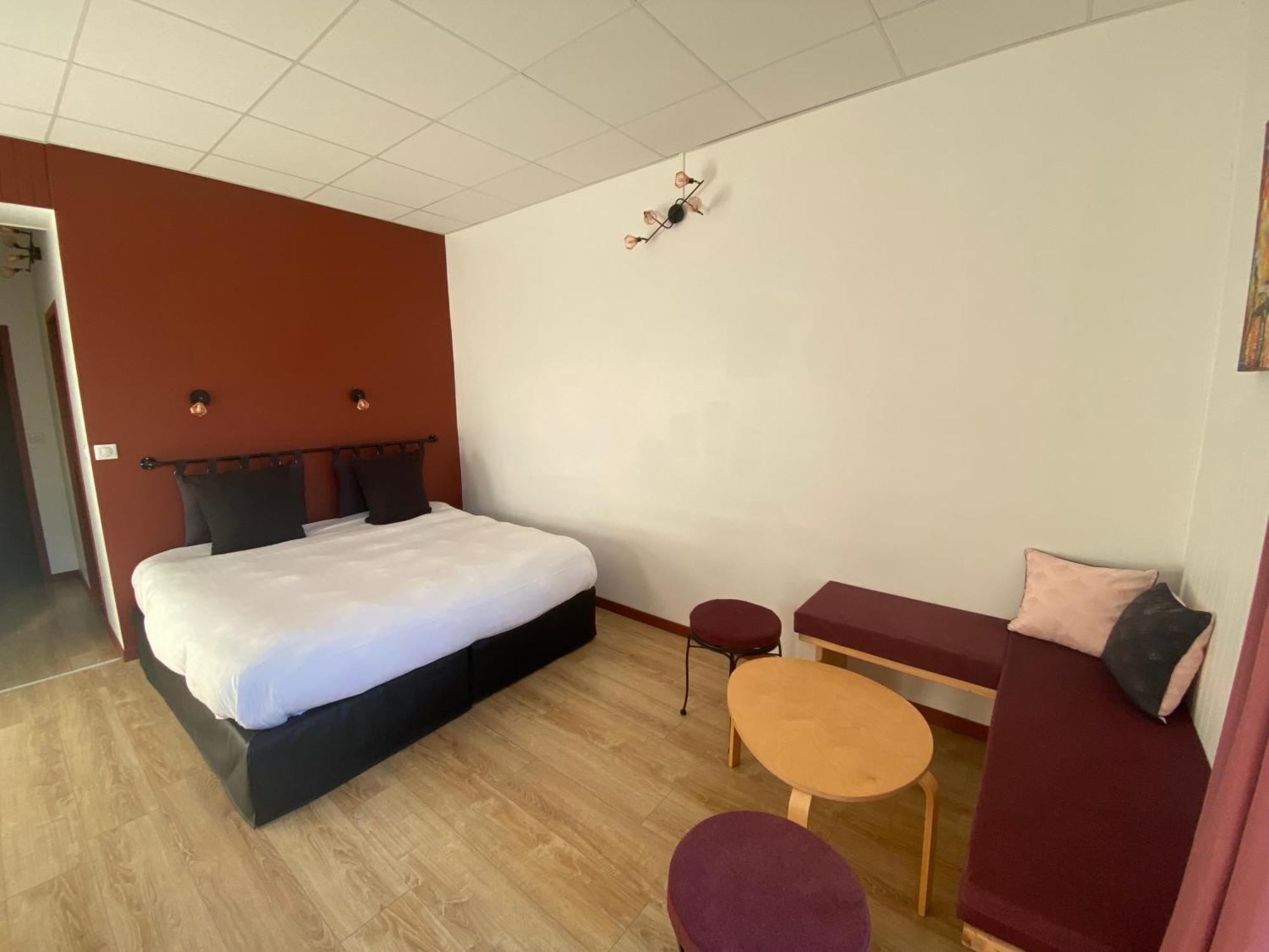 Hotel La Bonne Hotesse Шамбон-сюр-Лак Екстериор снимка