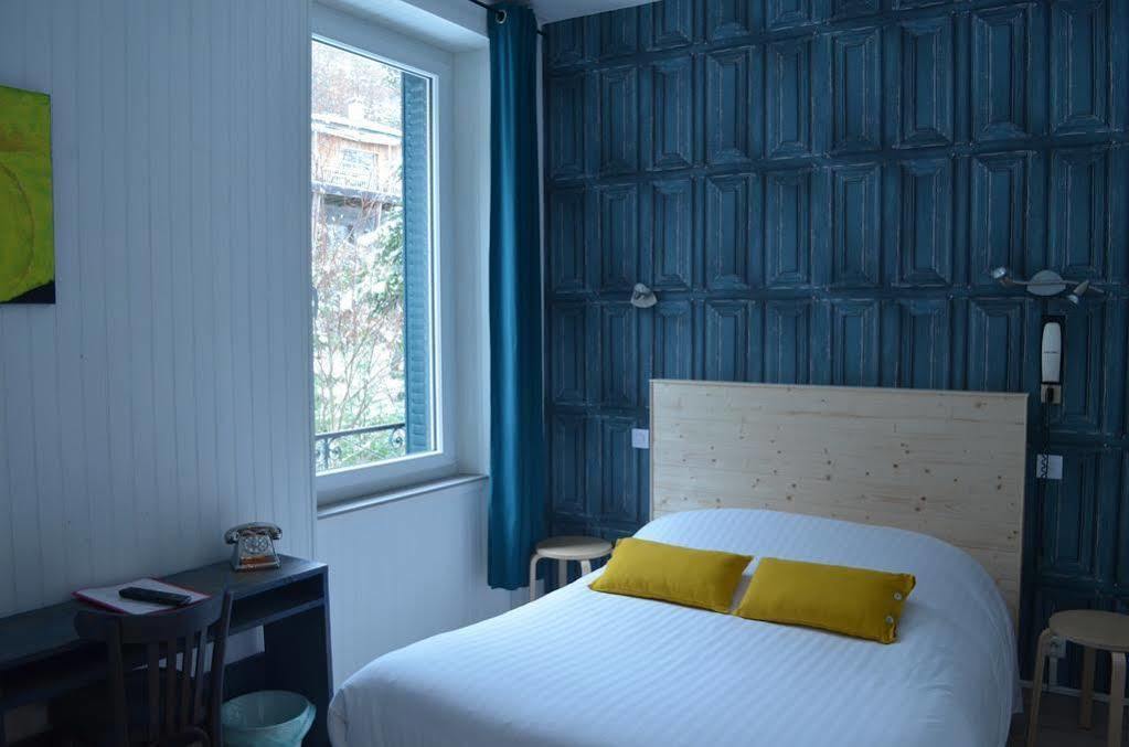 Hotel La Bonne Hotesse Шамбон-сюр-Лак Екстериор снимка